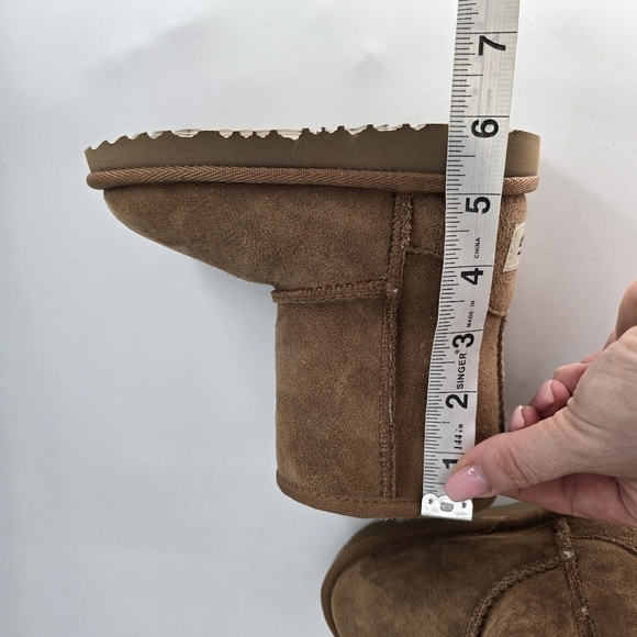 Ugg Classic II Boot Cozy Tan Suede Boots size kids 8 - Picture 8 of 8